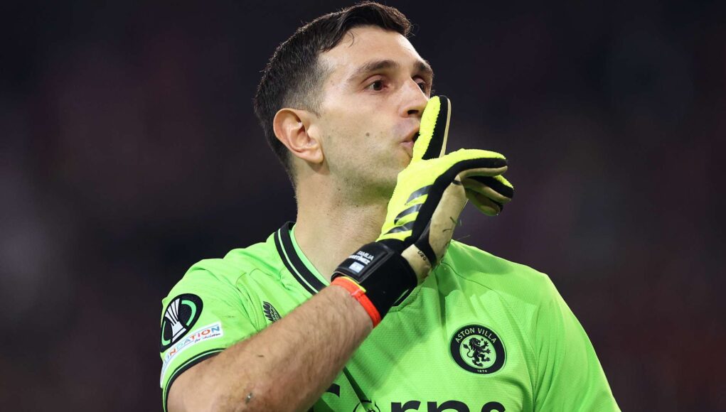 Emiliano Martinez: Fenerbahçe'nin Yeni Kaleci Adayı